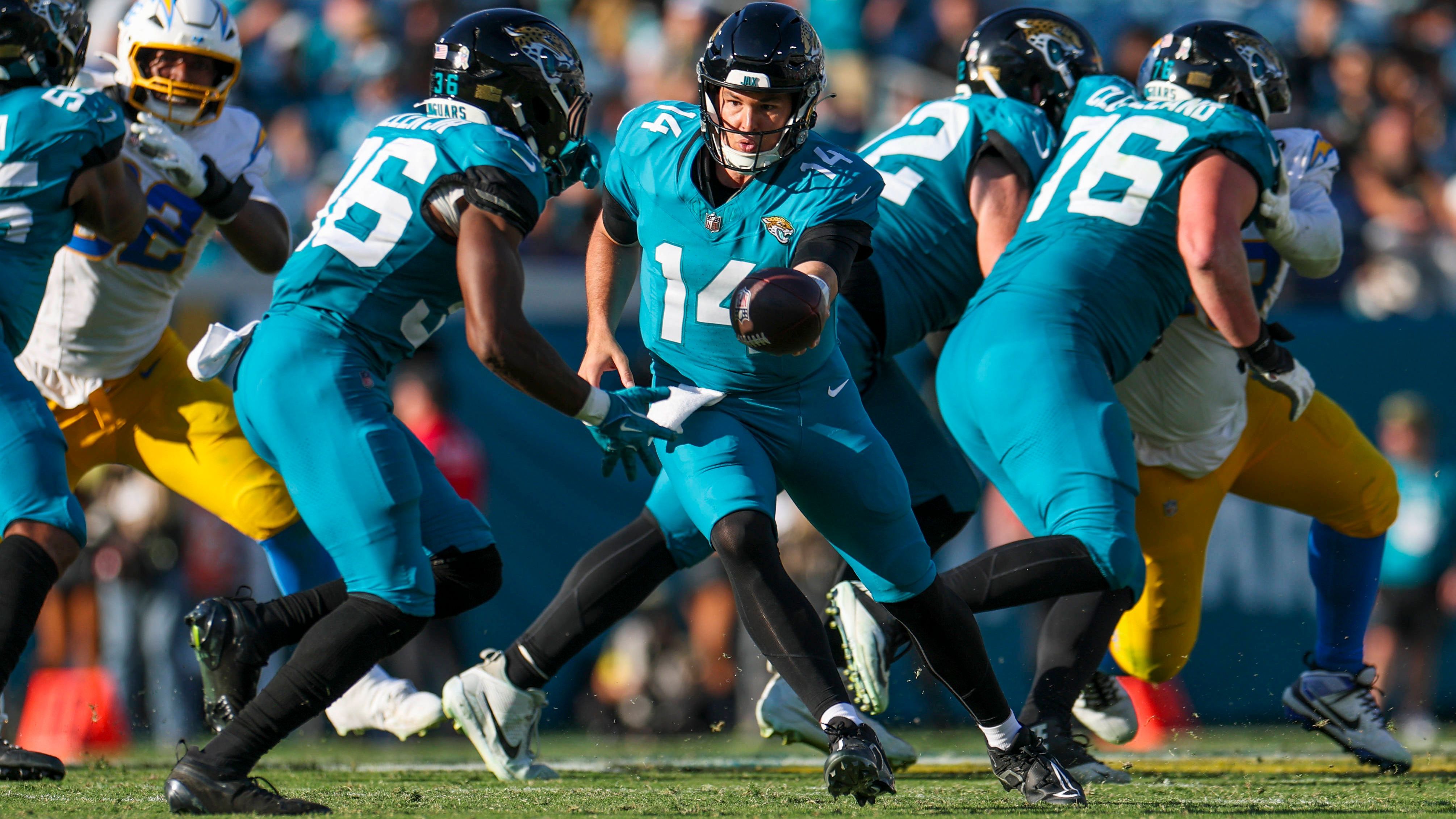 <strong>Platz 27: Nick Mullens (Jacksonville Jaguars)</strong><br>Die Nummer zwei der Jaguars ist die Definition eines erfahrenen Backup-Quarterbacks. Sechs Stationen seit 2017. Bereits 20 NFL-Starts, eine fast ausgeglichene Bilanz von 34 Touchdowns und 31 Interceptions - aber auch lediglich fünf Siege. Eine solide Nummer zwei mit Erfahrung. Nicht mehr, nicht weniger.