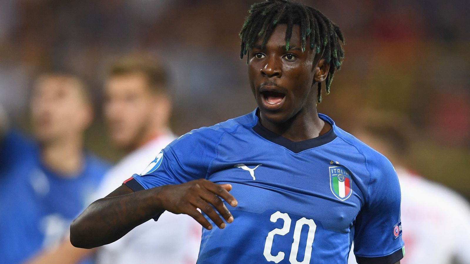 
                <strong>Moise Kean (FC Everton)</strong><br>
                Der Wechsel des italienischen Nationalspielers Moise Kean von Juventus Turin zum FC Everton ist perfekt. Der 19-Jährige hat bei den "Toffees" einen Vertrag bis 2024 unterschrieben. Wie Juventus Turin vermeldet, zahlt Everton eine Ablöse von insgesamt 27,5 Millionen Euro in drei Raten für den Stürmer. Weitere Bonuszahlungen in Höhe von insgesamt 2,5 Millionen Euro sind möglich.
              