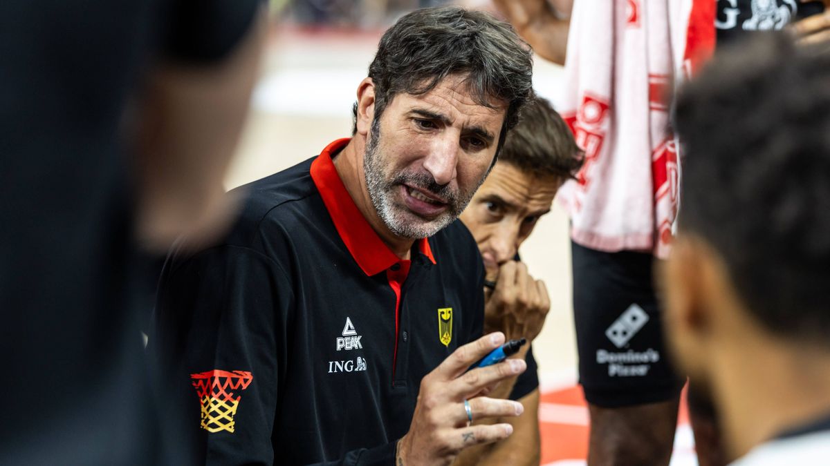 GER, Türkish Airline Supercup, Basketball, Deutschland-Serbien 16.08.2025, SAP Garden, München, GER, Türkish Airline Supercup, Basketball, Deutschland-Serbien Ãlex Mumbru (Trainer, Deutschland) Â ...