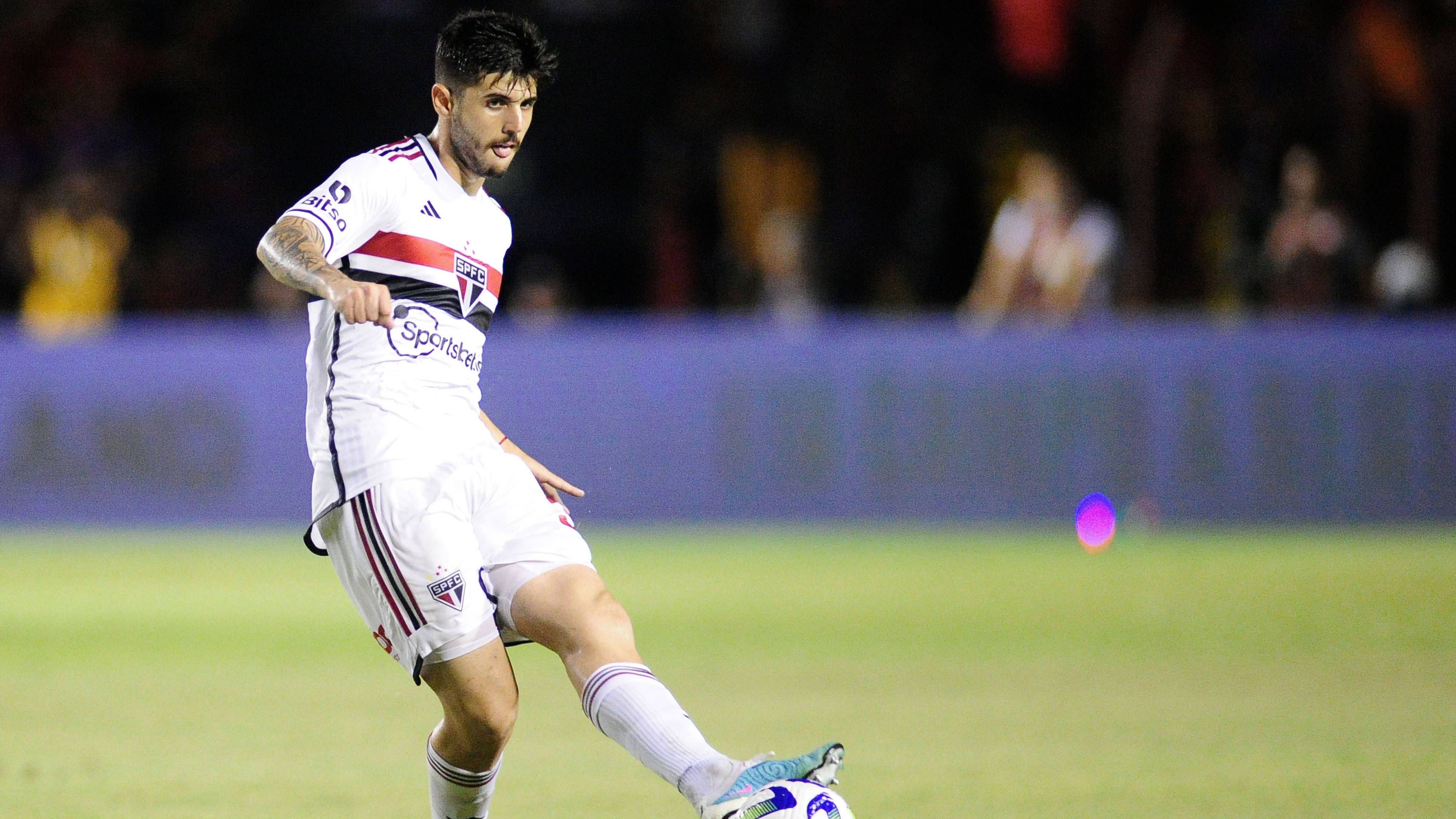 <strong>Lucas Beraldo (Paris Saint-Germain)</strong><br>Paris Saint-Germain hat seinen ersten großen Transfer des neuen Jahres eingetütet. Der französische Meister verpflichtet das brasilianische Defensivtalent Lucas Beraldo vom FC Sao Paulo. Die Ablösesumme für den 20-Jährigen soll Berichten zufolge bei 20 Millionen Euro liegen. Auch der FC Bayern und Borussia Dortmund sollen interessiert gewesen sein.