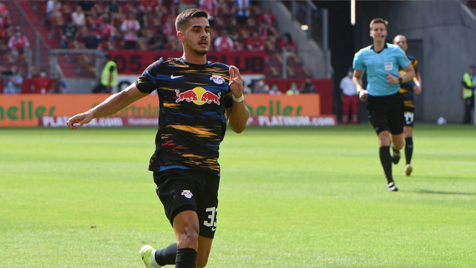 
                <strong>Platz 5: RB Leipzig </strong><br>
                &#x2022; Transferausgaben bisher: 91,62 Mio. Euro -<br>&#x2022; Anzahl verpflichteter Spieler: 7 -<br>&#x2022; Teuerster Neuzugang: Andre Silva (für 23 Mio. Euro von Eintracht Frankfurt)<br>
              