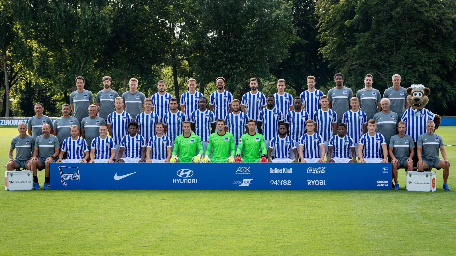 
                <strong>Platz 5: Hertha BSC</strong><br>
                Durchschnittsalter: 25 Jahre Jüngster Spieler: Luca Netz (17 Jahre)Ältester Spieler: Rune Jarstein (35 Jahre)
              