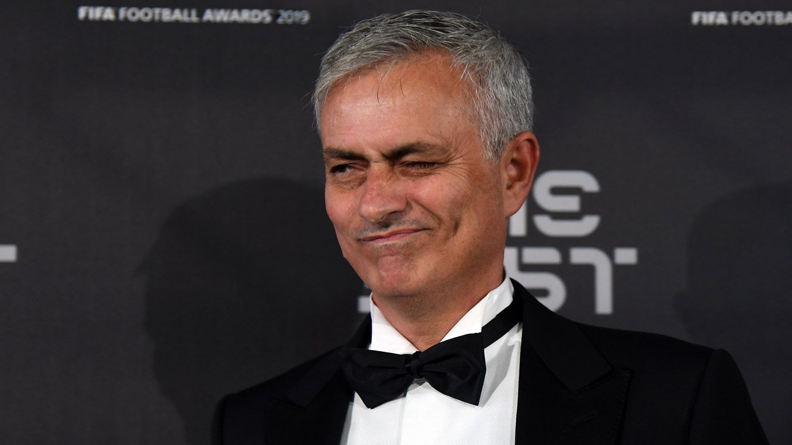 
                <strong>Platz 1: Jose Mourinho (vereinslos)</strong><br>
                Wettquote 3,75Wer in England auf Jose Mourinho als Kovac-Nachfolger setzt, dürfte nicht reich werden. Die Bookies räumen ihm tatsächlich die besten Chancen ein. Mourinho ist vereinslos und betonte zuletzt immer wieder, wie sehr er das Trainer-Dasein vermisse. Im April bereits hatte er im englischen TV von Bayern als "einem großen Klub" geschwärmt. Mit Mourinho würden sich die Bayern aber auch einen überaus schwierigen Charakter ins Haus holen. Unterhaltsam wäre es allemal.
              