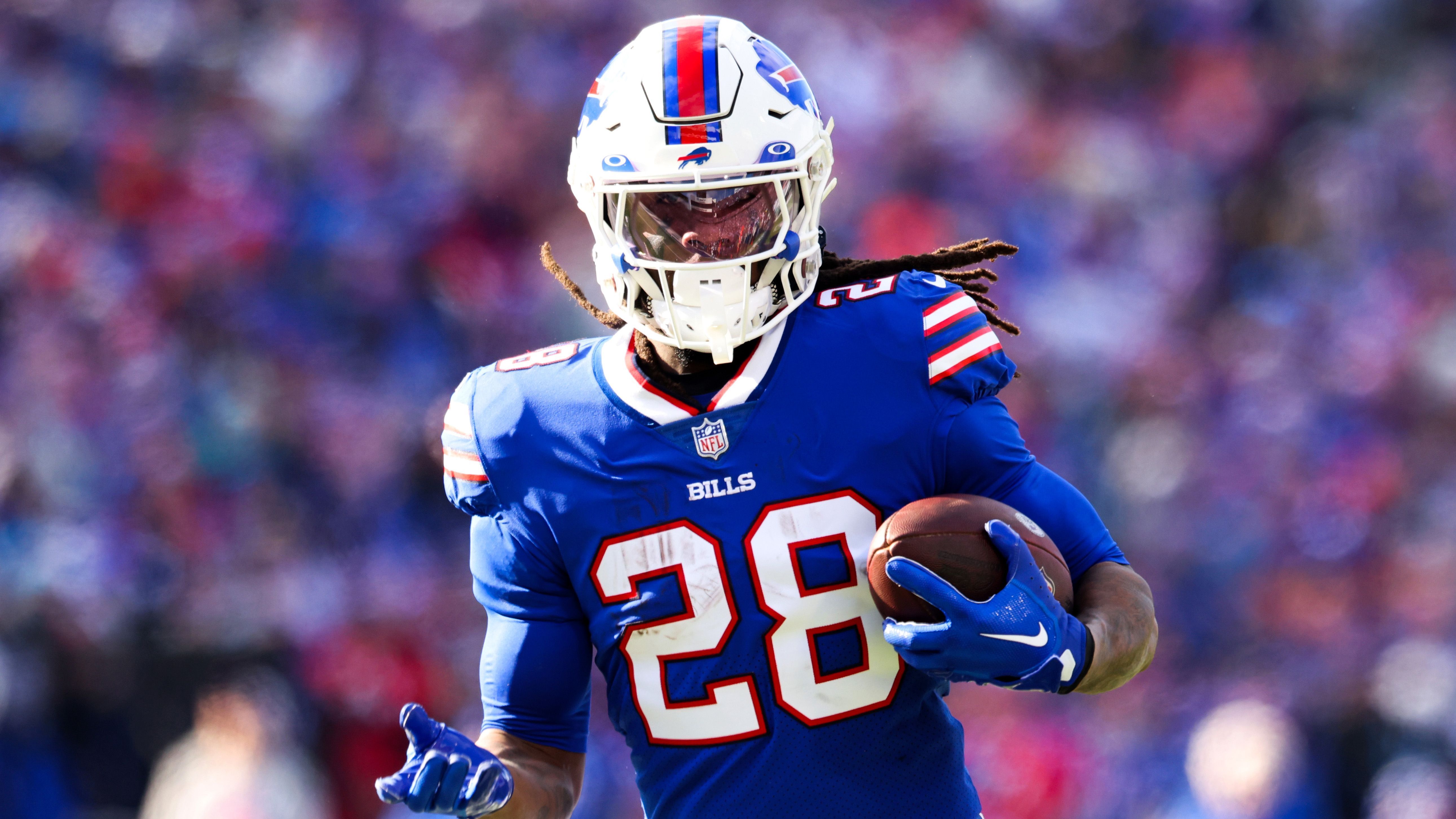 <strong>James Cook (Buffalo Bills)</strong><br>Wie Parsons befindet sich auch der Running Back im letzten Jahr seines Rookie-Vertrags. Cook will laut Berichten eine Gehaltserhöhung auf 15 Millionen Dollar sowie einen langfristigen Vertrag. Der 25-Jährige könnte auch mit einem Holdout drohen - beim freiwilligen Teil des Offseason-Programms der Bills war Cook nicht anwesend.