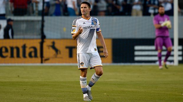 
                <strong>Robbie Keane (Los Angeles Galaxy)</strong><br>
                Robbie Keane (Los Angeles Galaxy): Der Ire ist 35 Jahre alt. Was das für seine sportliche Leistung heißt? Sie ist weiterhin top! In 24 Spielen für Los Angeles Galaxy netzt der Ex-Premier-League-Profi 2015 20 Mal ein, in der aktuellen Saison sind es schon zwei Treffer in drei Partien.
              