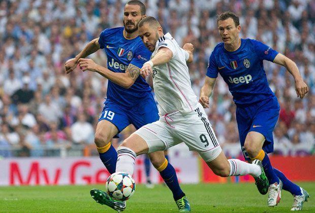 
                <strong>Real Madrid - Juventus Turin</strong><br>
                Schon früh im Spiel verballert der wieder genesene Karim Benzema die Riesenchance zur Real-Führung aus wenigen Metern Torentfernung.
              