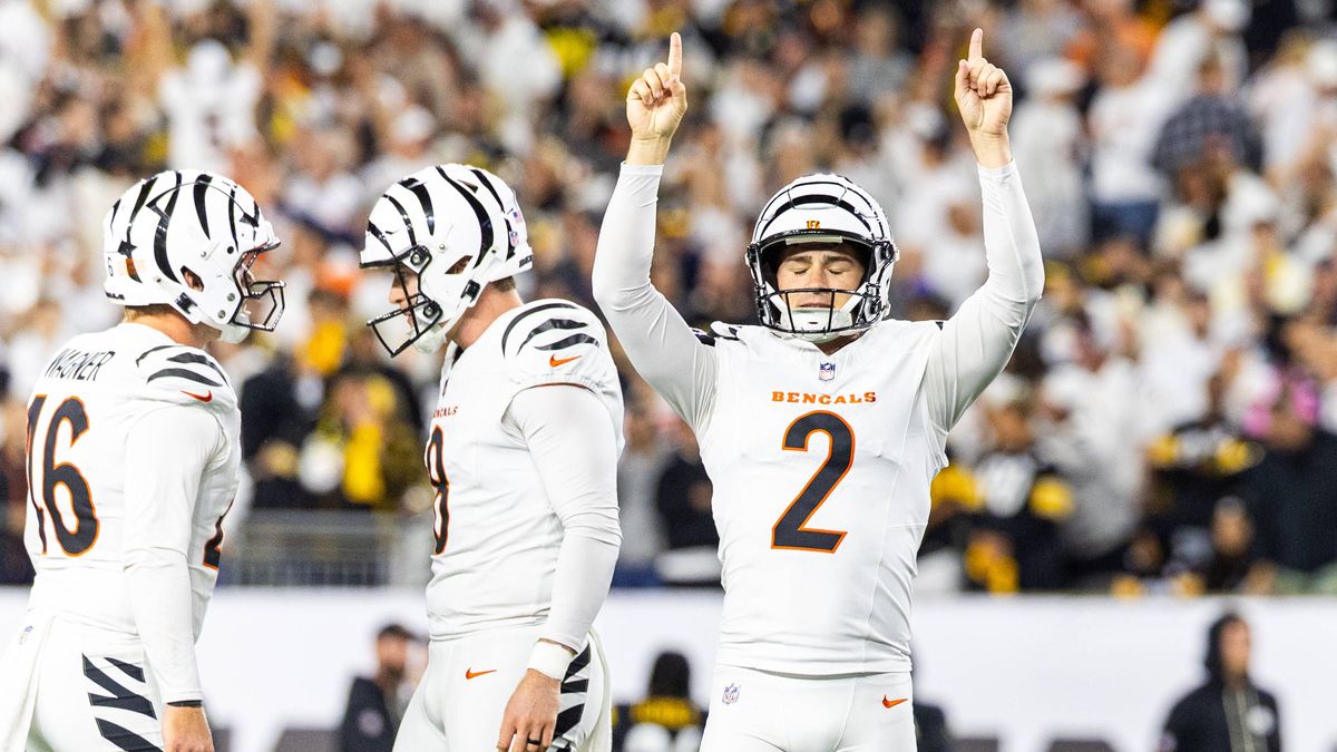 October 16, 2025: Cincinnati Bengals kicker Evan McPherson (2) reacts to game winning field goal during NFL, American Football Herren, USA game action against the Pittsburgh Steelers at Paycor Stad...