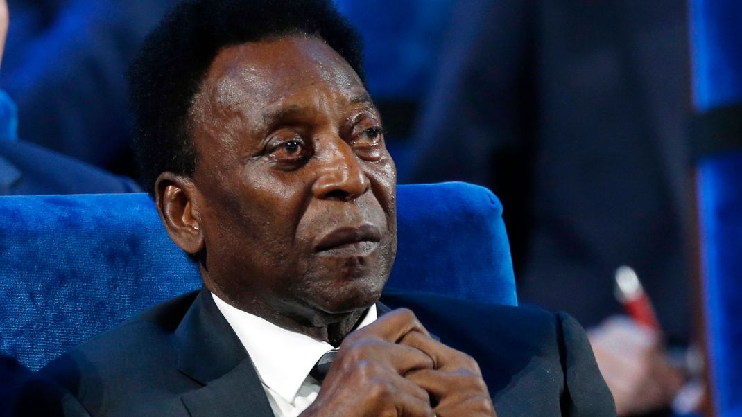 Fußball-Legende Pelé befindet sich derzeit im Krankenhaus.