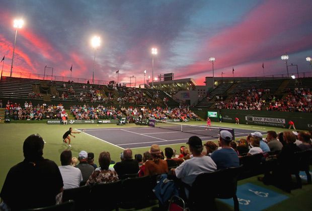 
                <strong>Kalifornische Idylle</strong><br>
                Schönes Naturspektakel: Der Sonnenuntergang während des Matches zwischen der Serbin Jelena Jankovic gegen die Österreicherin Yvonne Meusburger.
              