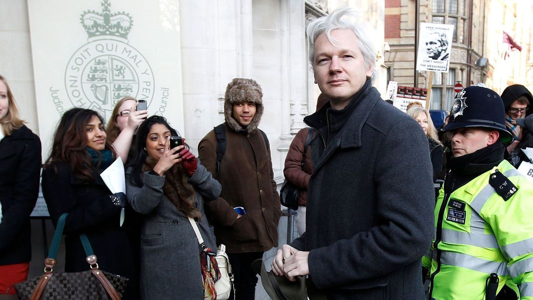 Der Londoner High Court soll eine Entscheidung über die Auslieferung von Julian Assange an die USA treffen.