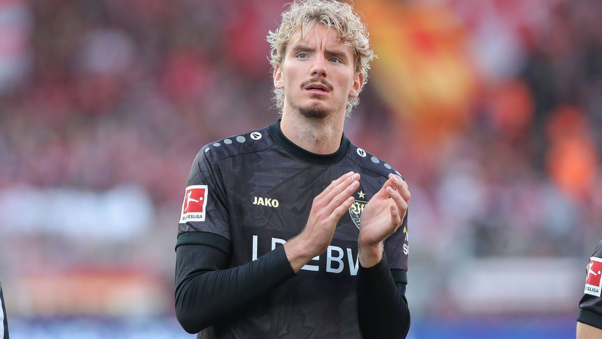 23.08.2025, xtgx, Fussball - 1.Bundesliga Union Berlin - VfB Stuttgart, v.l. Nick Woltemade (Stuttgart, 11) enttaeuscht, schaut enttaeuscht, niedergeschlagen, disappointed (DFL DFB REGULATIONS PROH...