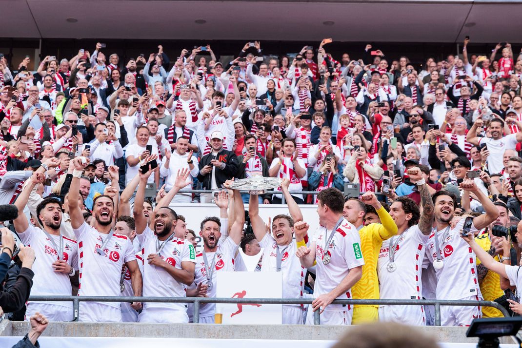 Der 1. FC Köln feiert den ersten Platz in der zweiten Liga 2024/25