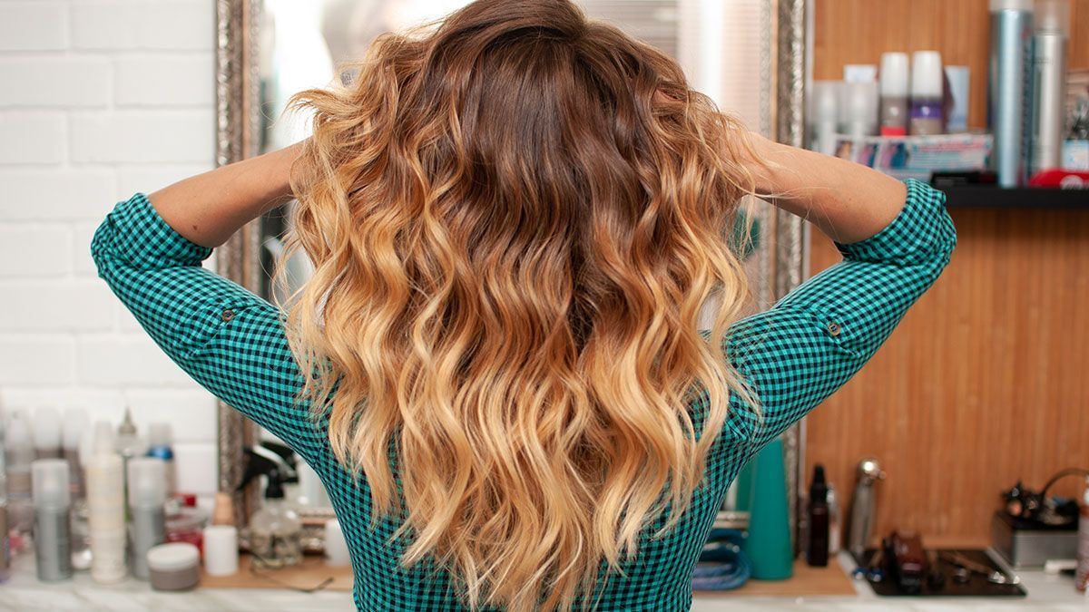 Balayage selber machen So färbt ihr euch die blonden Strähnen