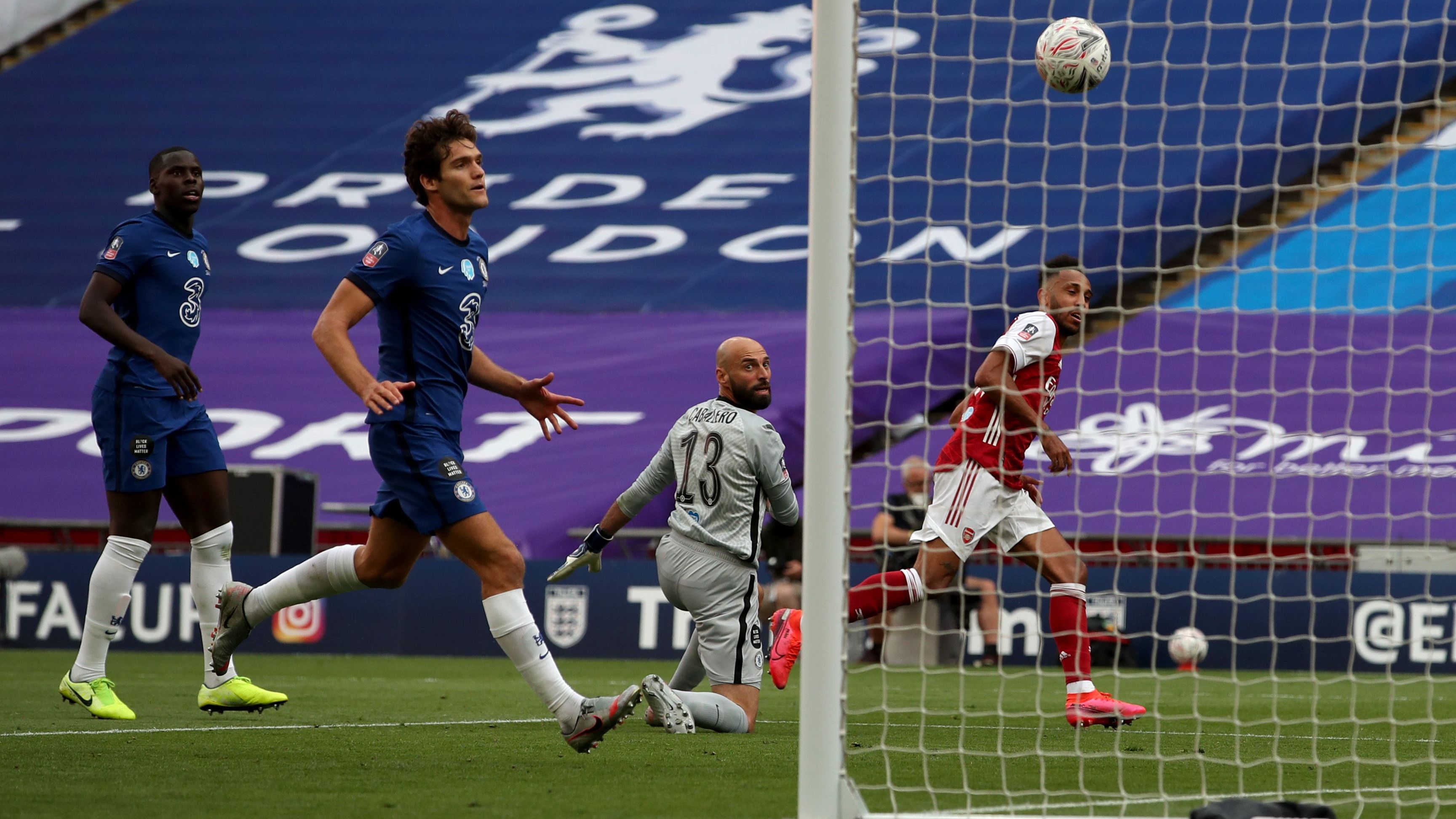 <strong>Finale FA-Cup 2019/20</strong><br>Beim Geisterspiel-Finale 2020 im Wembley-Stadion (aufgrund der Corona-Beschränkungen) kassierte Chelsea im London-Derby gegen Arsenal eine 1:;2-Niederlage. Der spätere Chelsea-Stürmer Pierre-Emerick Aubameyang schoss die "Blues" durch einen Doppelpack ab. Letztlich siegten die "Gunners" im FA-Cup-Endspiel mit 2:1. Christian Pulisic brachte Chelsea zunächst in Führung.&nbsp;