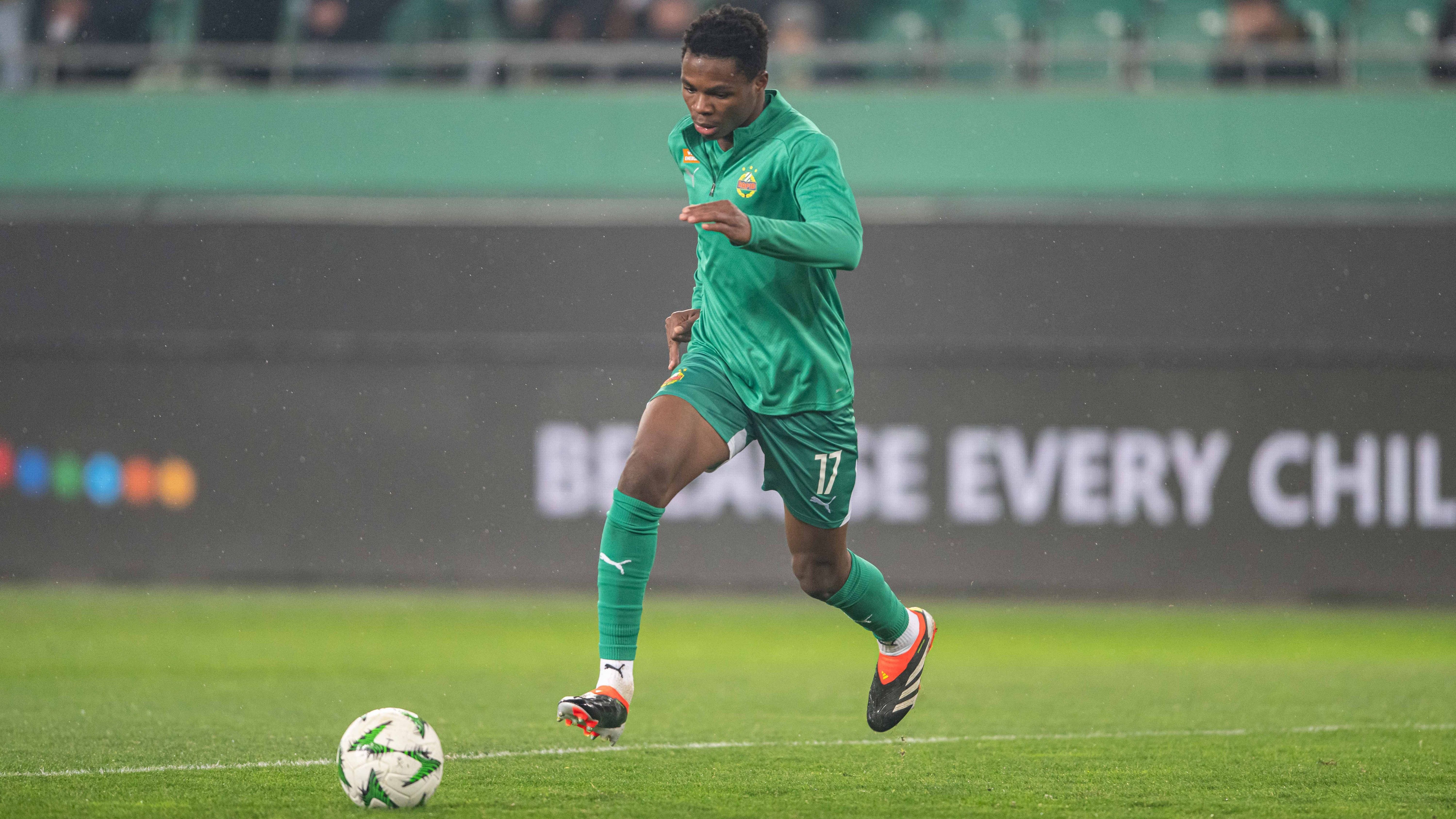 <strong>Mamadou Sangare (Rapid Wien)</strong><br>Wildert RB Leipzig in der österreichischen Liga, dann meist bei den Red-Bull-Kollegen in Salzburg. Laut Informationen von "africafoot.com" haben es die Sachsen nun aber auf Rapid-Youngster Mamadou Sangare abgesehen. Der 22 Jahre alte Mittelfeldspieler, der bereits drei Länderspiele für Mali absolviert hat, soll zudem im Visier von Galatasaray, Besiktas und dem FC Sevilla sein.