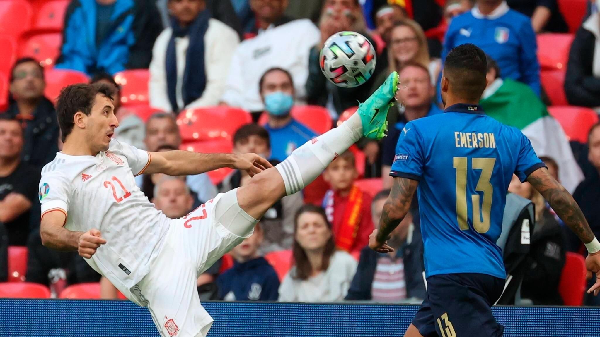 
                <strong>Mikel Oyarzabal</strong><br>
                Wird im Laufe des Spiels mehr und mehr zum Chancentod. Erst verspringt ihm nach einem hervorragenden Zuspiel von Pedri alleine vor dem italienischen Torhüter stehend der Ball - Mitte der zweiten Halbzeit köpft er dann aus bester Position kläglich am Tor vorbei. Ist engagiert, versucht vieles, lässt den Ball auch mal uneigennützig für einen Mitspieler durch, bleibt aber völlig glücklos und muss frühzeitig vom Feld. ran-Note: 4
              