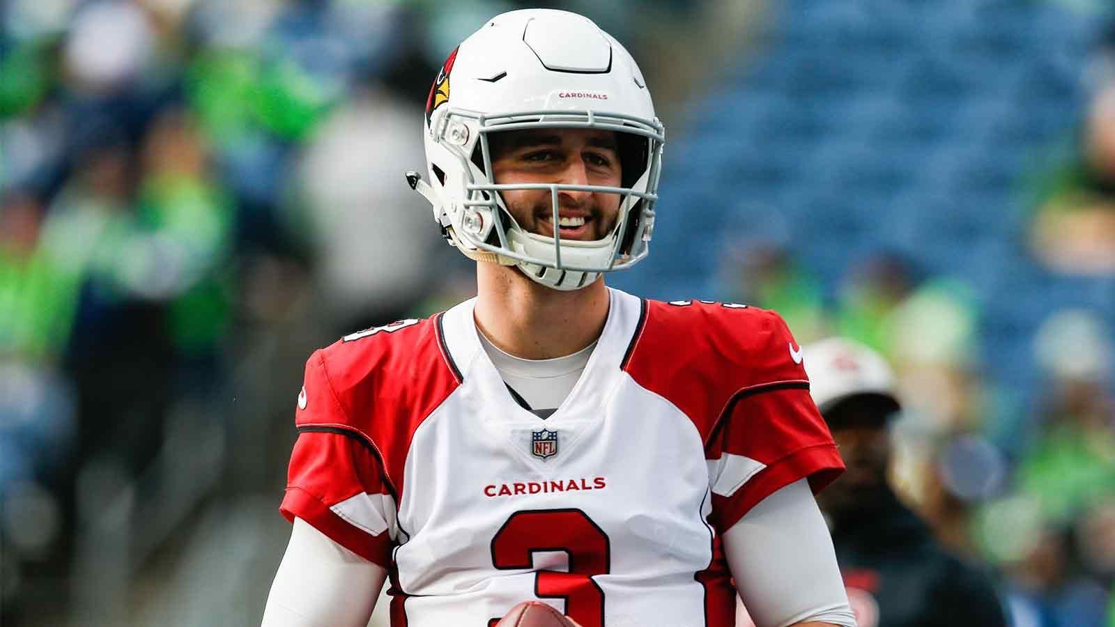 <strong>Platz 41: Josh Rosen</strong><br>Die NFL-Karriere von Josh Rosen scheiterte krachend. Die Arizona Cardinals drafteten ihn 2019 an zehnter Stelle und tradeten ihn nach nur einer Saison zu den Miami Dolphins. Auch da kam Rosen nicht mehr über die Rolle als Back-up hinaus. Seit 2021 bestritt er kein NFL-Spiel mehr. In seinen 24 Karrierespielen warf er Bälle für 2.864 Yards, zwölf Touchdowns und satte 21 Interceptions.&nbsp;