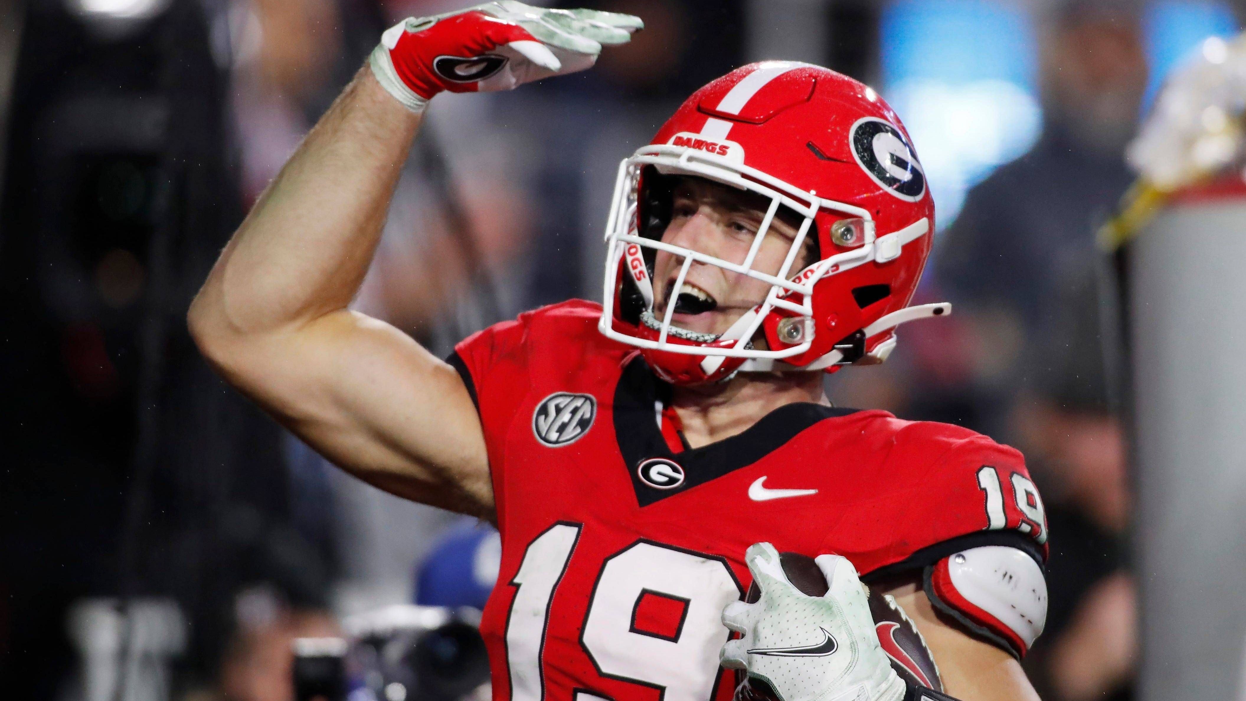 <strong>10. Pick: New York Jets - TE Brock Bowers (Georgia)</strong><br>Die Jets haben einen guten, ausgeglichenen Kader - mit einer Ausnahme. Die Tight-End-Position genügt aktuell nicht den höchsten Ansprüchen. Mit Brock Bowers macht Gang Green die Offense für Aaron Rodgers komplett.