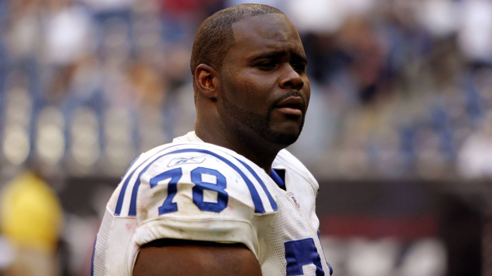 
                <strong>Tarik Glenn</strong><br>
                Tarik Glenn stand von der Saison 1997 bis 2006 im Kader der Indianapolis Colts und gewann schlussendlich mit seiner Franchise den Super Bowl. Der Offensive Tackle war ein zuverlässiger Stammspieler und nur selten verletzt. Obwohl er auch im Hinblick auf die Saisonvorbereitung der Spielzeit 2007 völlig gesund war, gab er mit 31 Jahren überraschend seinen Rücktritt bekannt. Der Grund: Er hatte die Leidenschaft für das Spiel verloren.
              