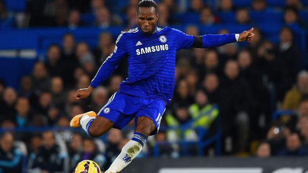 
                <strong>Sturm: Didier Drogba</strong><br>
                Didier Drogba gehört ebenfalls zu den ganz großen Knipsern. Der 39-Jährige machte sich bei Chelsea einen Namen. Für die "Blues" traf er von 2004 bis 2012, ein zweites Mal trug er das Chelsea-Trikot in der Saison 2014/15. Damit verpasste er Samuel Eto'o knapp: Seine Reise ging 2014 weiter zum FC Everton. 
              