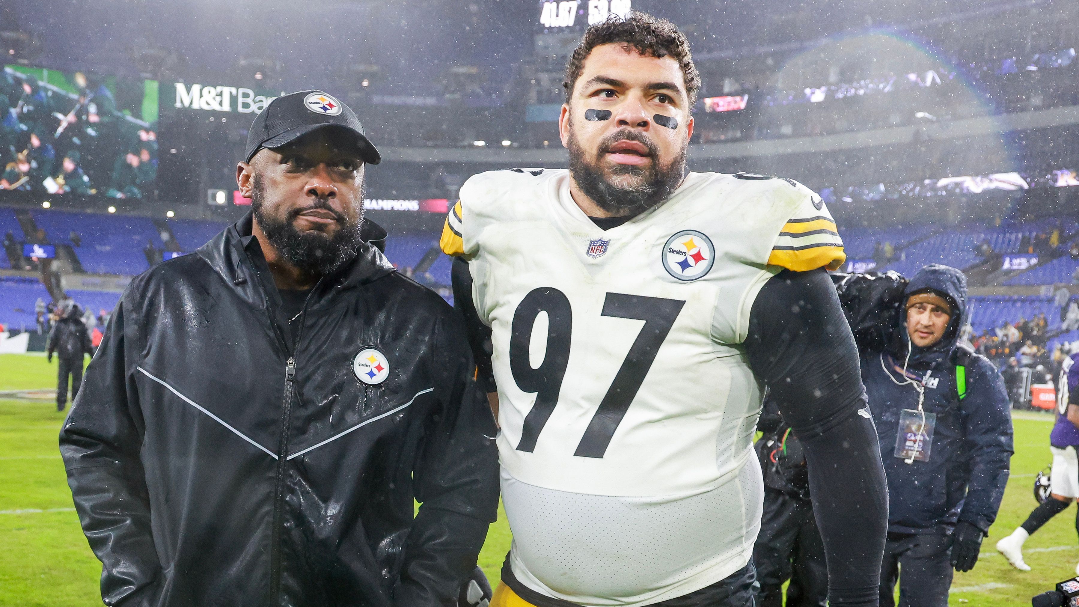 <strong>Cameron Heyward (Pittsburgh Steelers)</strong><br>Trotz einiger Verletzungsprobleme zählt Heyward seit mehr als einem Jahrzehnt zum unangefochtenen Stammpersonal der Steelers-Defense. In seiner illustrierten Karriere kommt der Defensive Liner auf bisher 80,5 Sacks. Nach einer kurzen Abstinenz stieg der 35-Jährige vergangene Woche ins Team-Training ein.&nbsp;