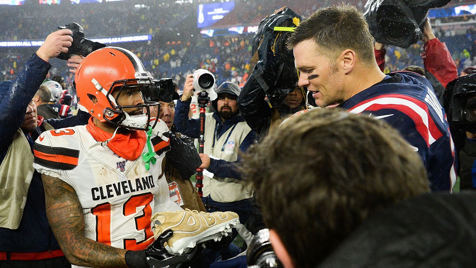 
                <strong>Cleveland Browns</strong><br>
                Tom Brady vs. Cleveland Browns: 7 Siege, 2 Niederlage
              