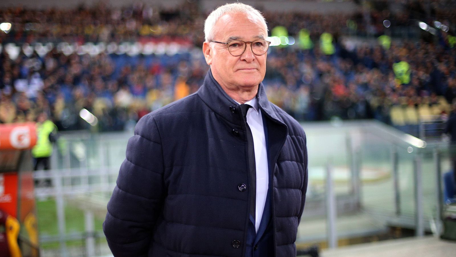 
                <strong>Platz 8: Claudio Ranieri (vereinslos)</strong><br>
                Transferausgaben als Trainer: 801 Millionen Euro für 95 Spielerbisherige Stationen: AS Rom, FC Fulham, FC Nantes, Leicester City, griechische Nationalmannschaft, AS Monaco, Inter Mailand, Juventus Turin, Parma Calcio 1913, FC Valencia, FC Chelsea, Atletico Madrid, AC Florenz, SSC Neapel, Cagliari Calcio, Puteolana 1902, Vigor Lamezia Calcio
              