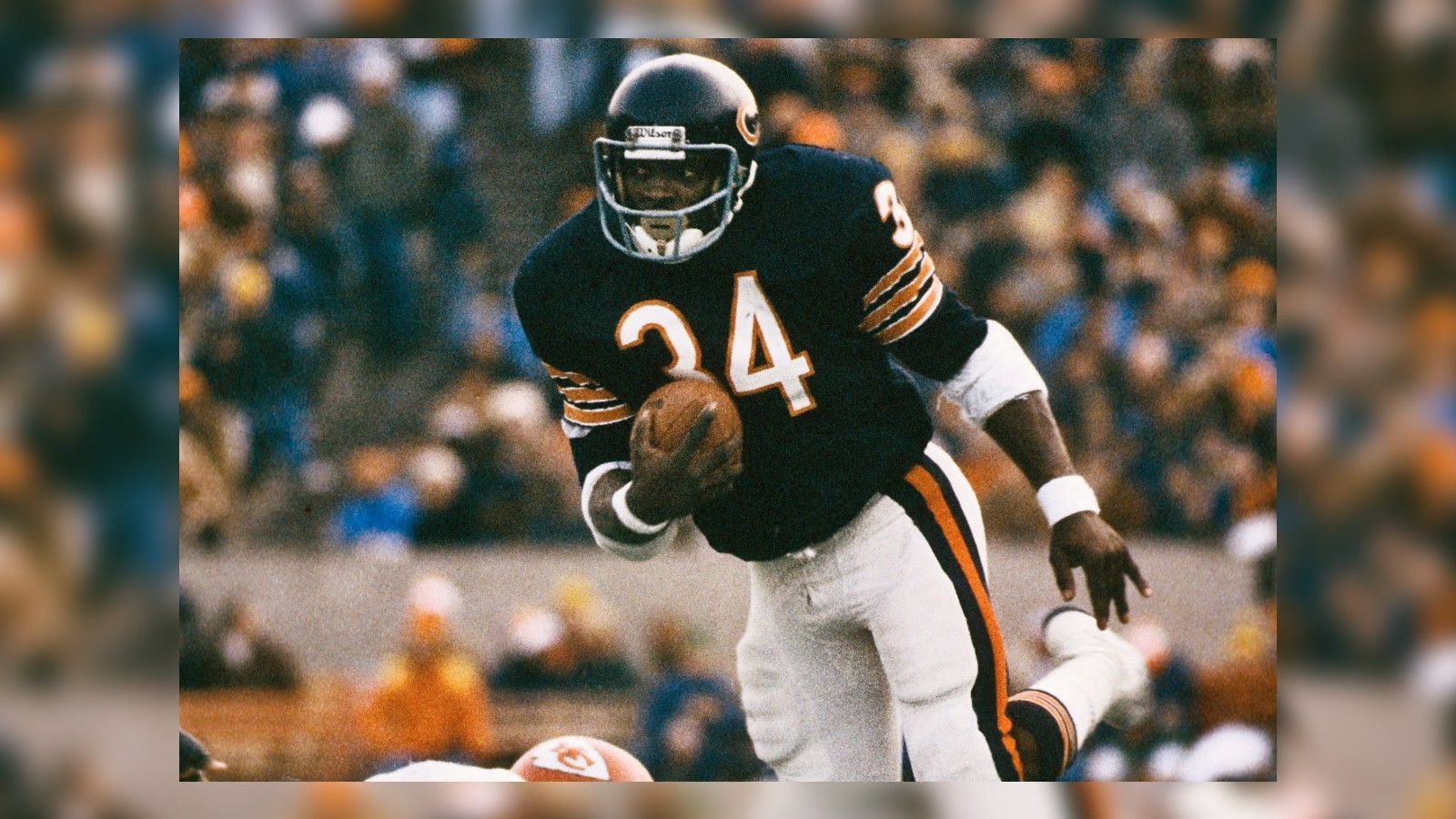 
                <strong>Chicago Bears: Walter Payton</strong><br>
                &#x2022; Rushing Yards: 1.852<br>&#x2022; Saison: 1977<br>Einer der Spieler, mit dem die Geschichte der Bears eng verknüpft ist. Hatte für lange Zeit auch die meisten Karriere-Rushing-Yards der NFL-Historie.
              