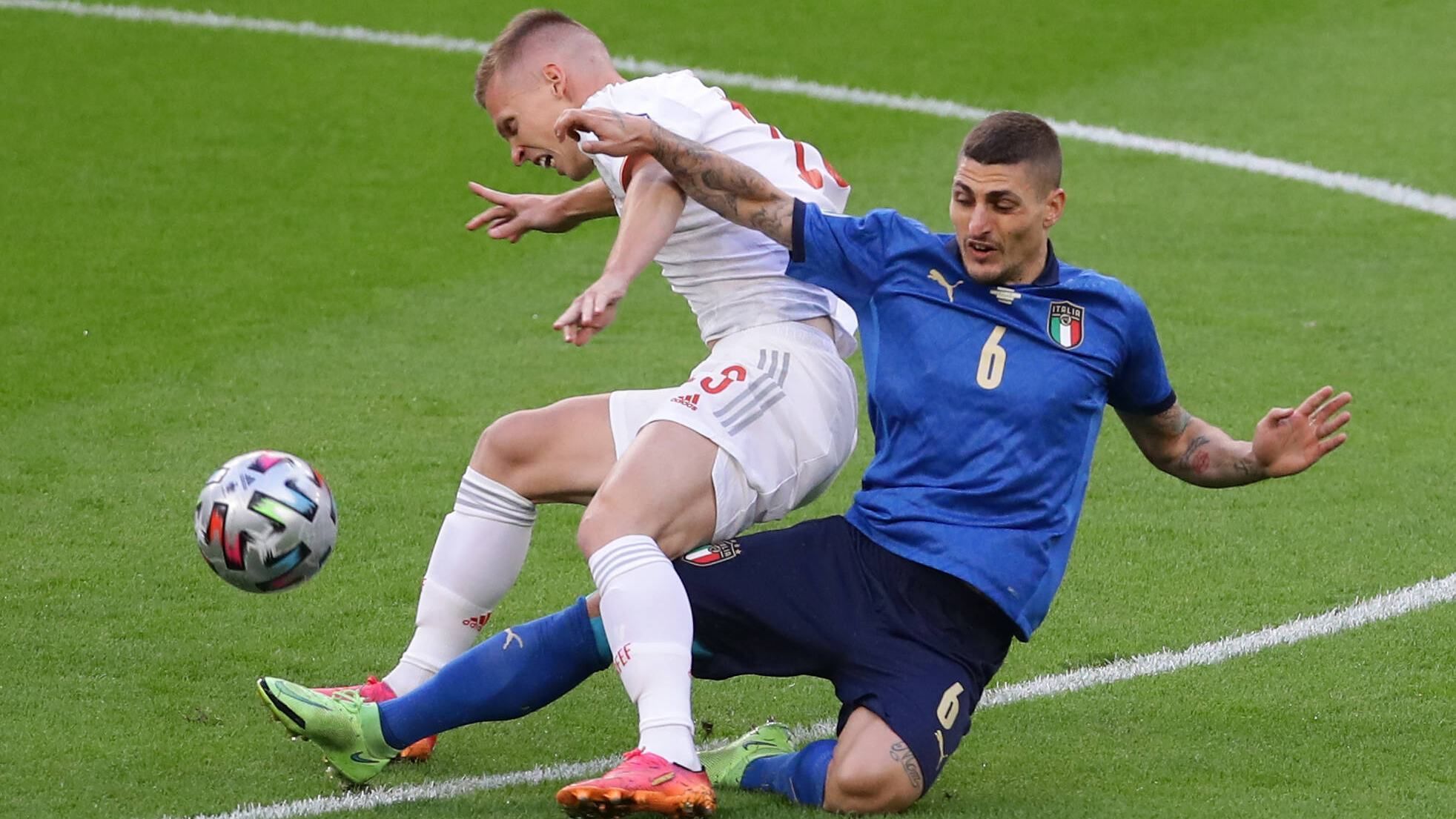 
                <strong>Marco Verratti</strong><br>
                Der PSG-Profi schafft es gegen die Iberer nur bedingt, dem italienischen Spiel Struktur zu geben - zu stark ist die Dominanz des Gegners und so muss auch Verratti dem Ball mehr nachlaufen als ihn selbst auf dem Fuß zu haben. Gut 20 Minuten vor dem Ende geht Verratti vom Feld. ran-Note: 4
              