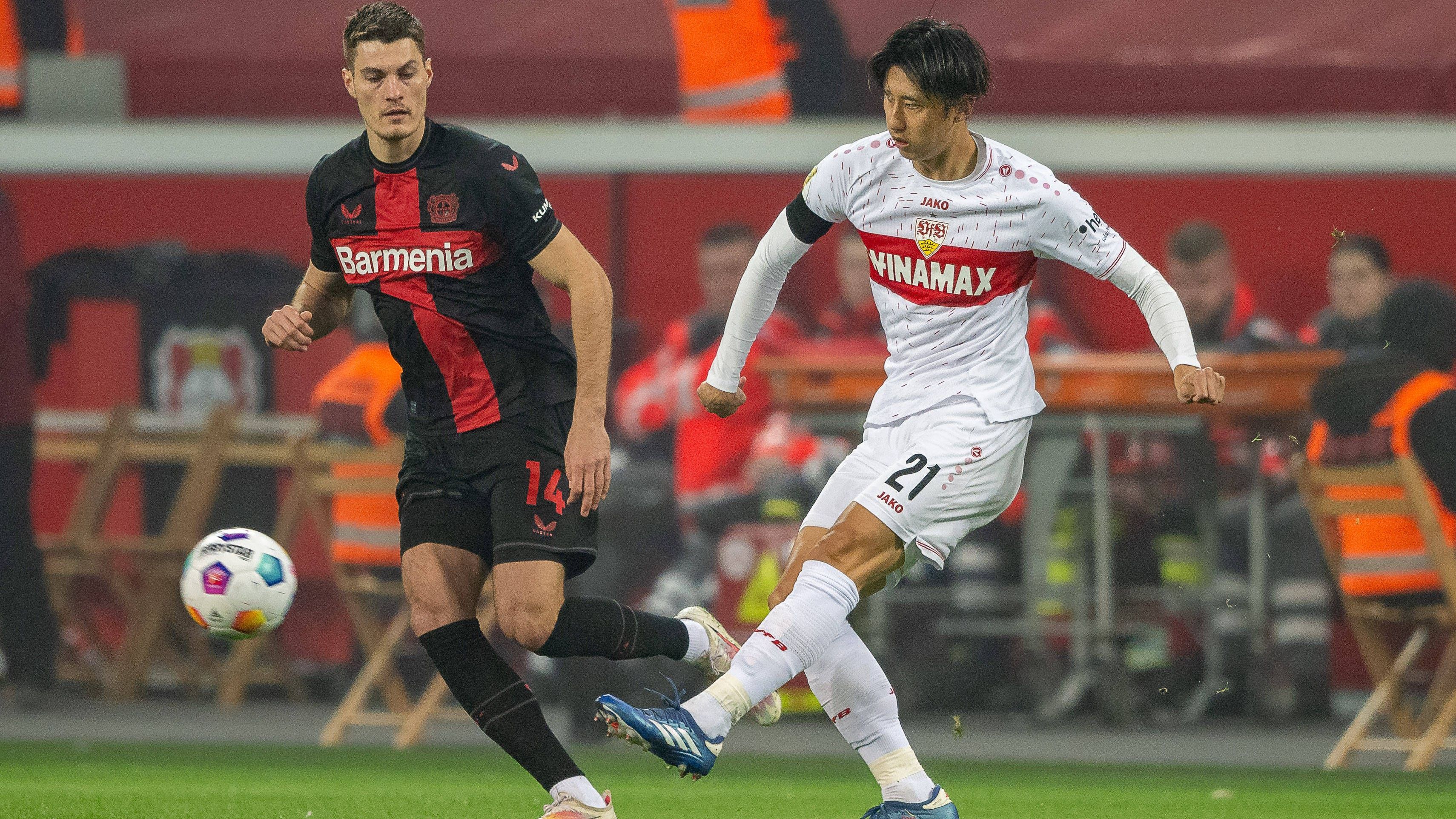 <strong>Hiroki Ito<br></strong> Vom Asien Cup zum DFB-Pokal: Von Jetlag oder Müdigkeit ist nicht viel zu sehen, hat in Hälfte eins in der Defensive alles im Griff. Traut sich am Ende sogar nach vorne, schießt aber ans Außennetz. Später im Duell mit Adli vor dem 2:2 zu langsam. Kämpferisch erstklassig. Bitter: Lässt Tah kurz vor dem Ende aus den Augen.&nbsp;<strong><em>ran</em>-Note: 3</strong>