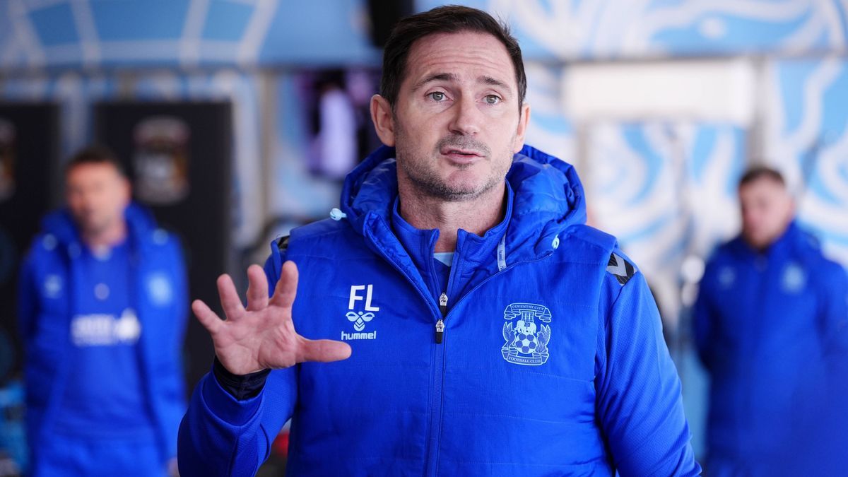 Coventry Training and press conference, PK, Pressekonferenz - Ryton Training Ground - Thursday November 28th New Coventry City manager Frank Lampard meets the players at Ryton Training Ground, Cove...