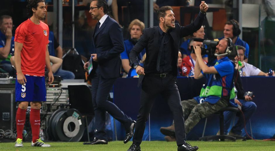 
                <strong>Diego Simeone beim Champions-League-Finale</strong><br>
                Wie hier zu sehen. In der 11. Minute holt Carvajal Griezmann von den Beinen und schon ist Simeone auf 180. Und natürlich Gelb fordern. Anders geht es ja nicht.
              