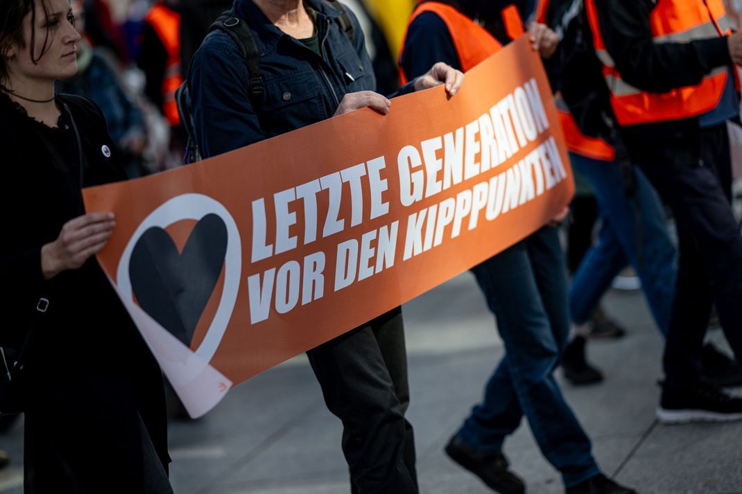 Die "Letzte Generation" fällt immer wieder durch ihre Protestaktionen auf.