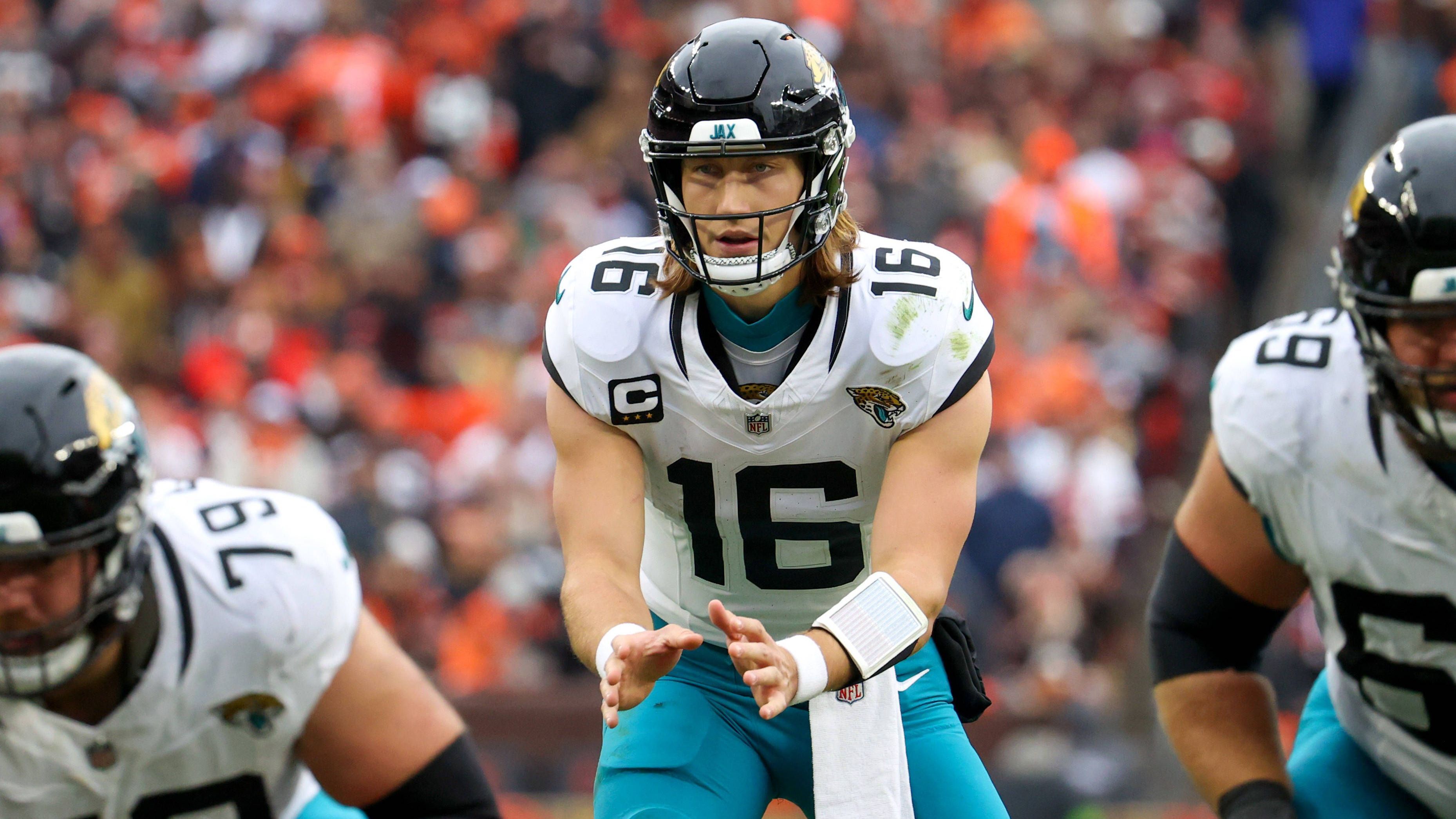 <strong>Der Mega-Vertrag von Trevor Lawrence im Detail</strong><br>Der Quarterback der Jacksonville Jaguars unterschreibt einen neuen Vertrag über fünf Jahre - zum Rekord-Gehalt. Wie setzt sich der Kontrakt zusammen, der Trevor Lawrence neben Bengals-Spielmacher Joe Burrow zum bestbezahlten Spielmacher der NFL macht? <em><strong>ran</strong></em> zeigt die Zahlen (Quelle: Spotrac).