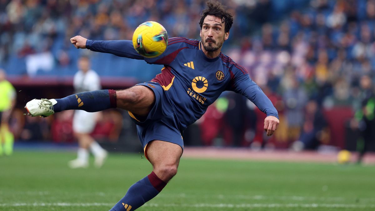 Rome, Italy 22.12.2024 : Mats Hummels of Roma during Italian football championship Serie A Enilive 2024-2025 match AS Roma vs Parma Calcio at Stadio Olimpico in Rome. PUBLICATIONxNOTxINxITA Copyrig...