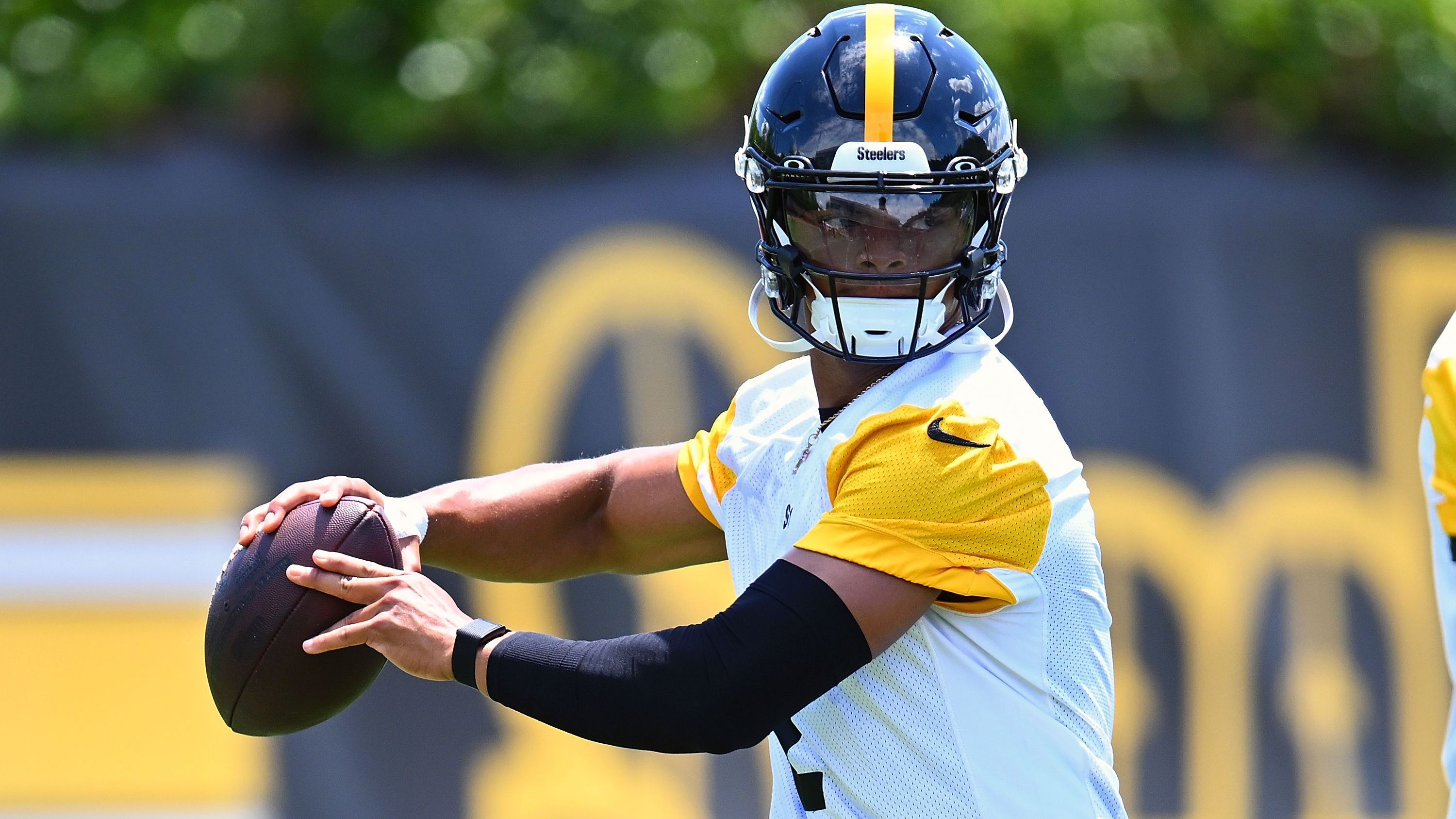 <strong>Platz 22 (geteilt):&nbsp;Justin Fields (Pittsburgh Steelers)</strong><br>- Rating: 75