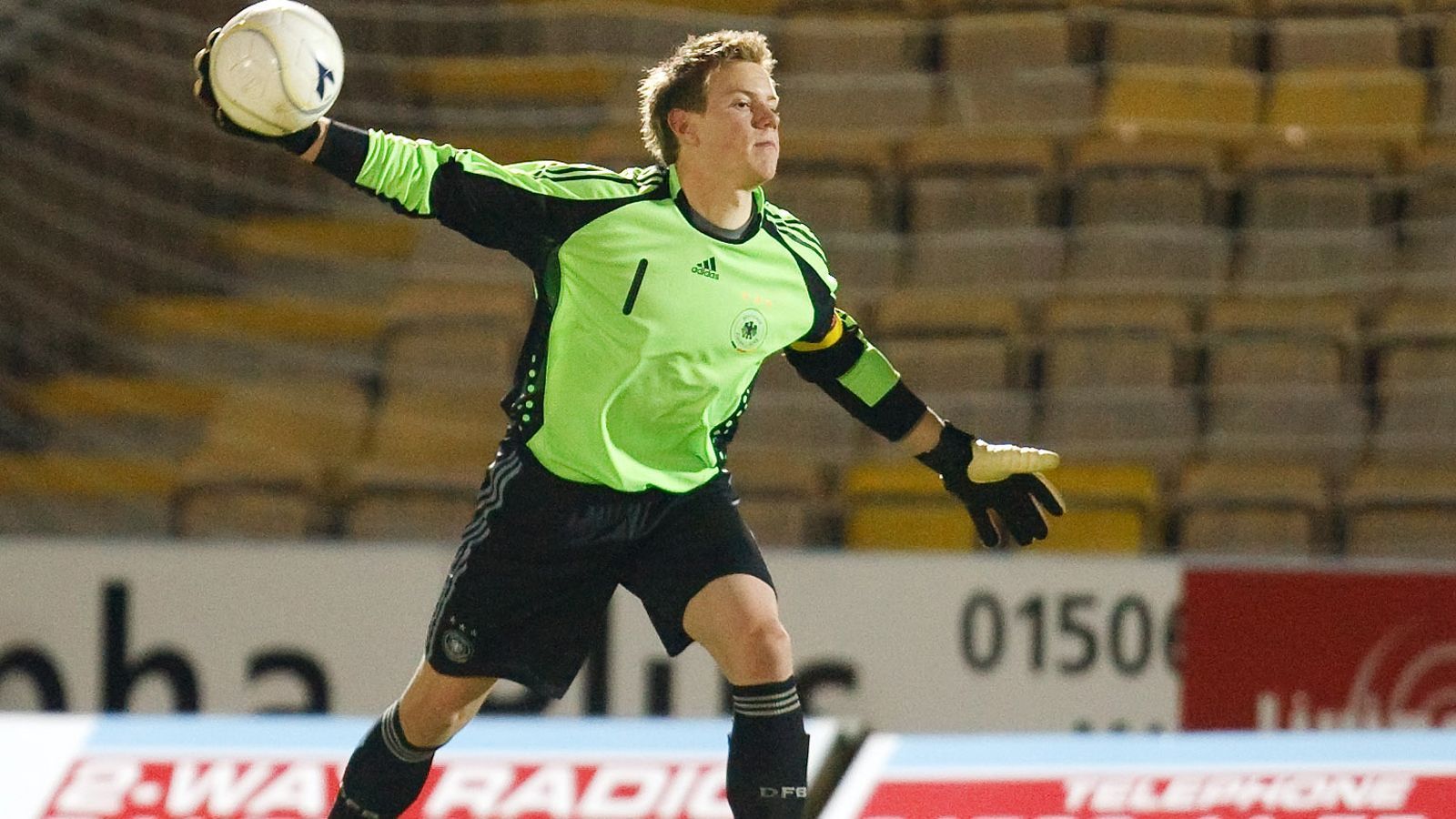 
                <strong>Marc-Andre ter Stegen</strong><br>
                Marc-Andre ter Stegen bestritt schon mit 17 Jahren Länderspiele: Damals für die U17-Auswahl des DFB.
              