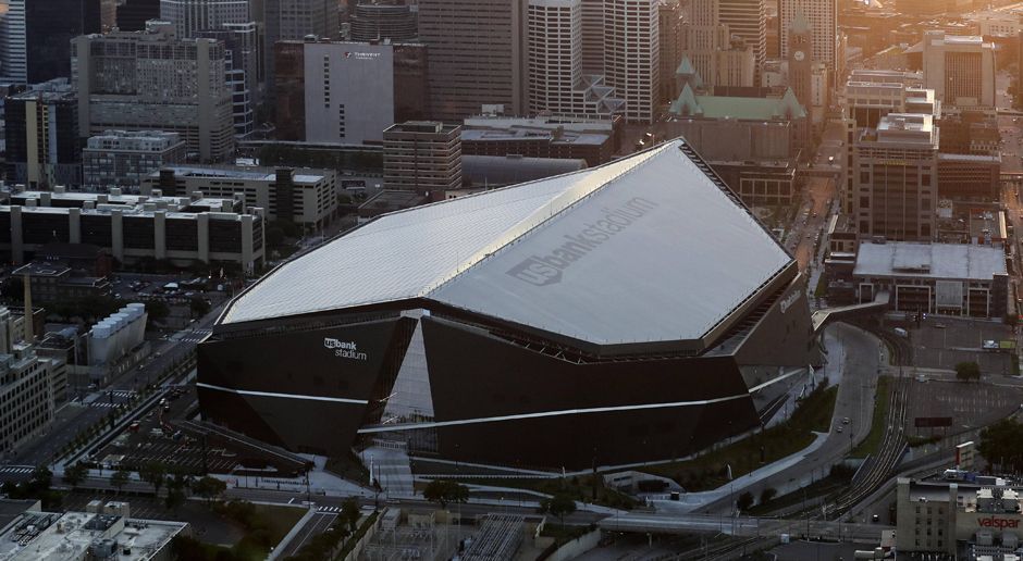 
                <strong>U.S. Bank Stadium 10</strong><br>
                Das Stadion fungiert als Multifunktionsarena. Neben Footballspielen können auch Fußball- und Baseballpartien sowie Konzerte im U.S. Bank Stadium ausgerichtet werden.
              