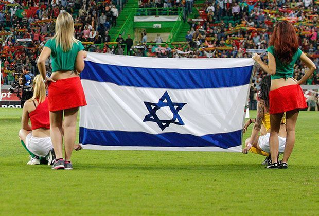 
                <strong>Israel</strong><br>
                In der Europameisterschaft Qualifikation sind bislang nur vier Teams ungeschlagen. Durchaus überraschend, dass auch das Team um die Kicker aus Israel dazu zählt.
              