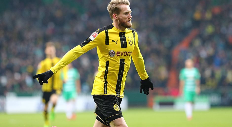 
                <strong>Andre Schürrle</strong><br>
                War in der Anfangsphase kaum zu halten und überall unterwegs. Erwischte mit seinem Tor zum 1:0 einen perfekten Start und war auch sonst ein ständiger Unruheherd. Tauchte bis zur Halbzeit wie der gesamte BVB bis zur Pause ab, auch im zweiten Durchgang gelang ihm nicht mehr viel. ran-Note: 3+
              