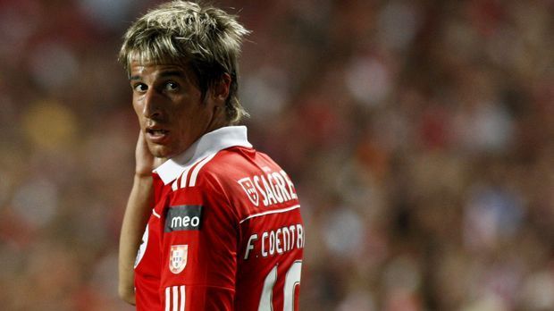 
                <strong>Fabio Coentrao</strong><br>
                Fabio Coentrao: Der Verteidiger war ebenfalls Teil von Benfica Lissabon. Auch er wurde nach seinem Wechsel zu den "Adlern" 2007 mehrfach ausgeliehen, bevor er sich 2009 einen Stammplatz in der ersten Elf von Benfica ergattern konnte. Dort entwickelte er sich zu einem der besten Linksverteidiger Europas, sodass Real Madrid 2011 zuschlug und Coentrao in die spanische Hauptstadt lotste. Heute spielt der Portugiese auf Leihbasis für den AS Monaco.
              