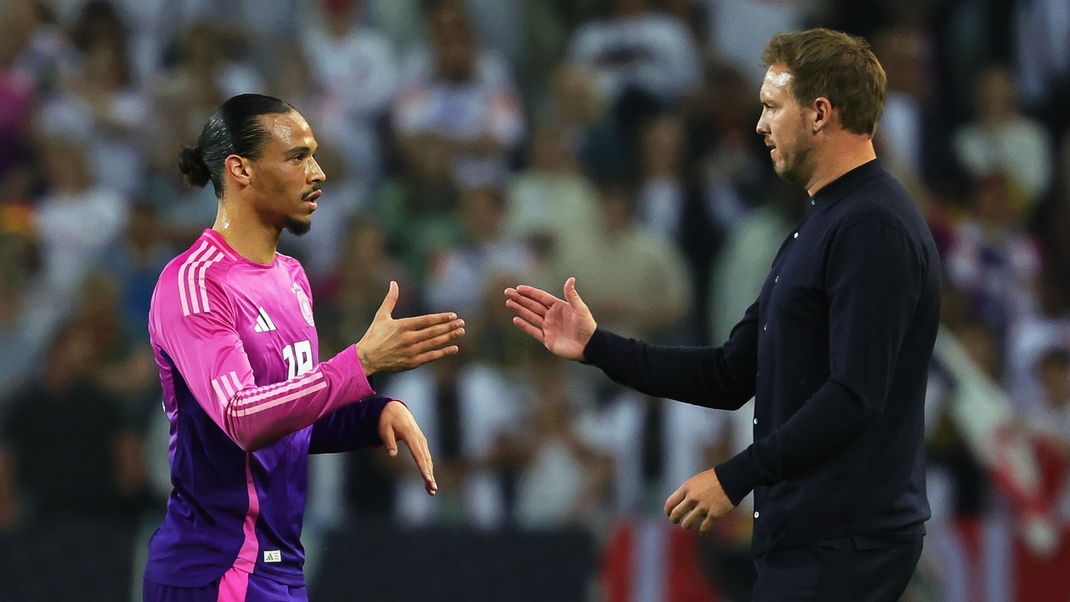 Leroy Sané (l.) bietet sich nun die Perspektive auf ein erstes erfolgreiches großes Turnier mit der Nationalmannschaft unter Trainer Julian Nagelsmann.