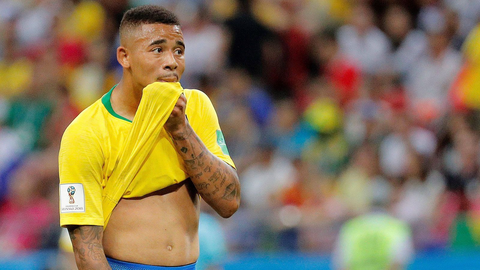 
                <strong>Gabriel Jesus (Brasilien)</strong><br>
                Unglücklich, kommt nicht wirklich in das Spiel rein, hin und wieder mal gefährlich, sonst aber nur mit wenigen zwingenden Szenen. Dass die Aktion von Kompany gegen ihn nach der Entscheidung durch den Video-Assistenten kein Foulelfmeter war, passt zu seinem Tag. ran-Note: 5
              