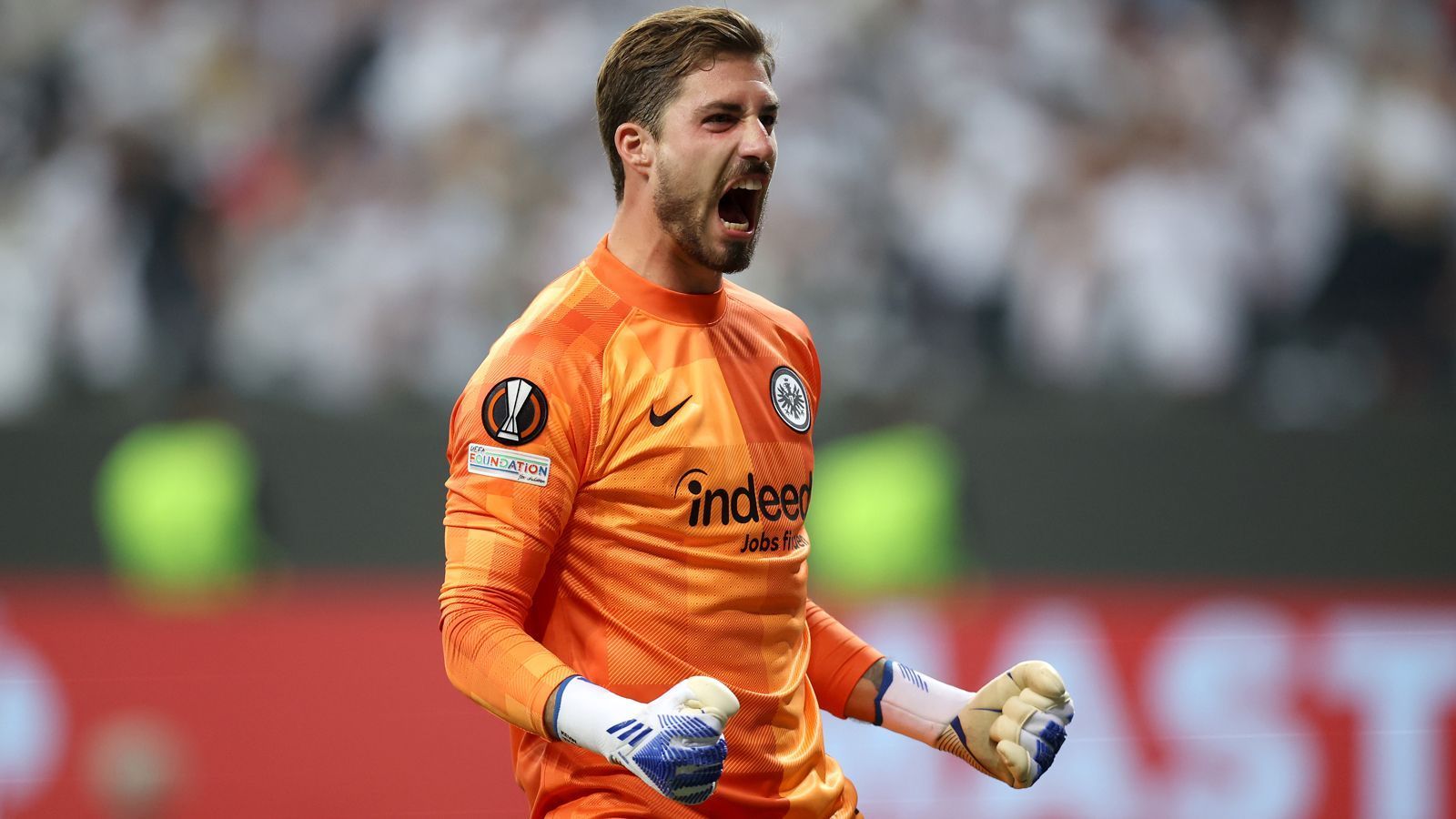 
                <strong>Kevin Trapp</strong><br>
                Frankfurts Keeper erlebt einen größtenteils recht ruhigen Abend. Bedingt durch die lange Überzahl ist Kevin Trapp kaum gefordert, muss erst rund um die 70. Minute mal bei einem scharfen Pass in den Fünfmeterraum erstmals eingreifen. Auch in der Schlussphase hält er einen Antonio-Schuss souverän fest. ran-Note: 2
              