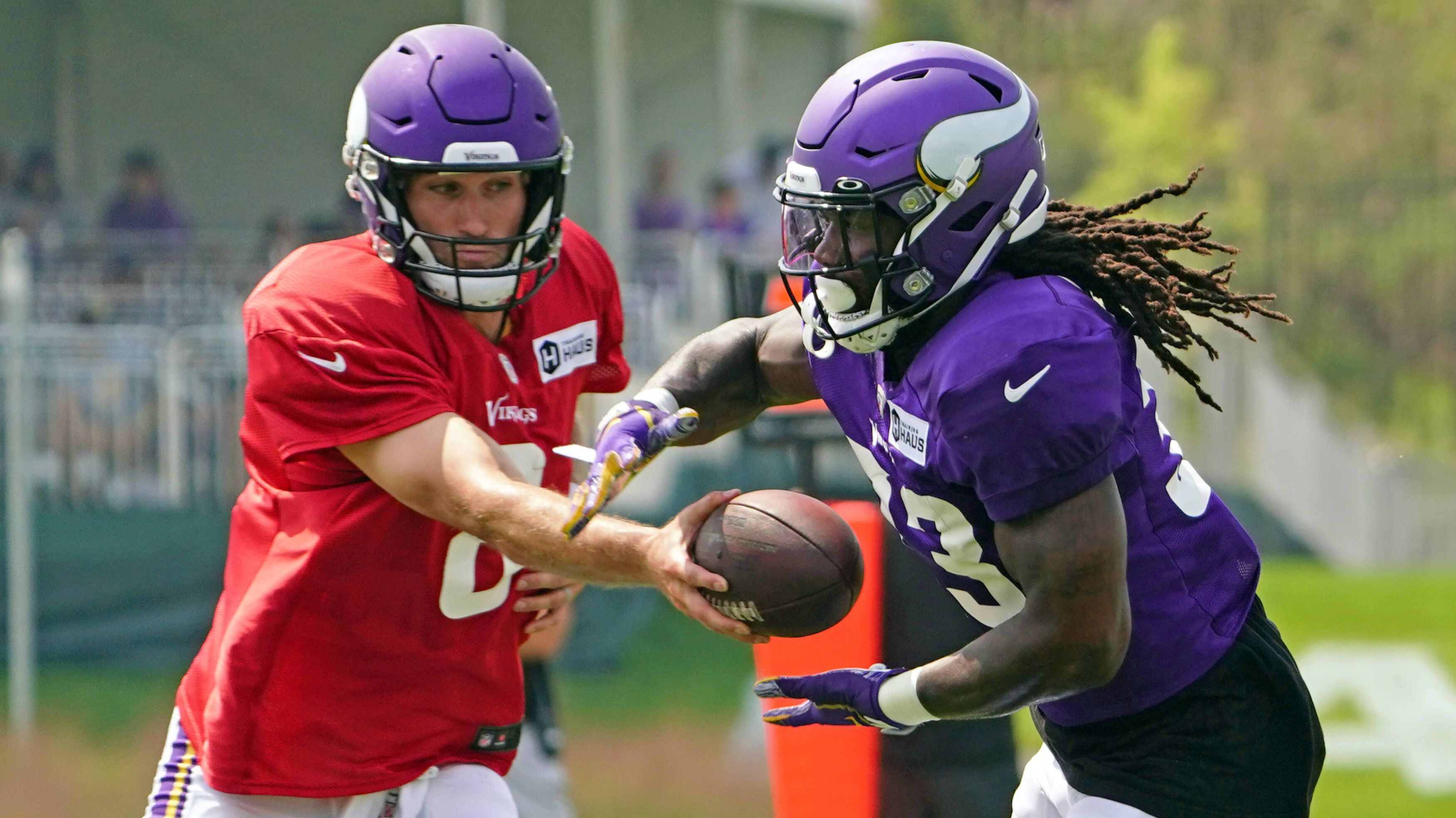
                <strong>Minnesota Vikings</strong><br>
                Captains: Linebacker Anthony Barr, Running Back Dalvin Cook, Quarterback Kirk Cousins, Fullback C. J. Ham, Offensive Tackle Brian O'Neill, Cornerback Patrick Peterson, Safety Harrison Smith, Wide Receiver Adam Thielen
              