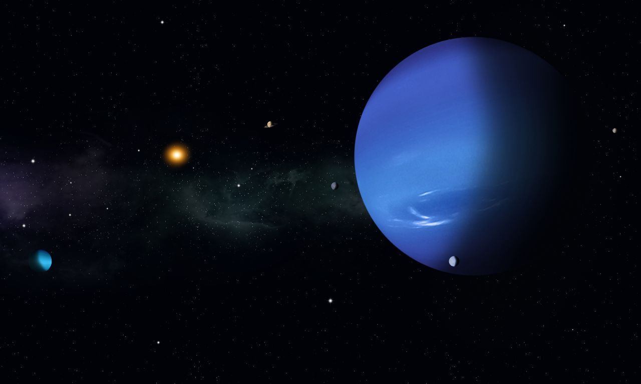 Der Planet Neptun ist der viertgrößte und äußerste Planet unseres Sonnensystems. Er wurde dank seiner tiefblauen Farbe nach dem römischen Gott des Meeres und der fließenden Gewässer benannt.