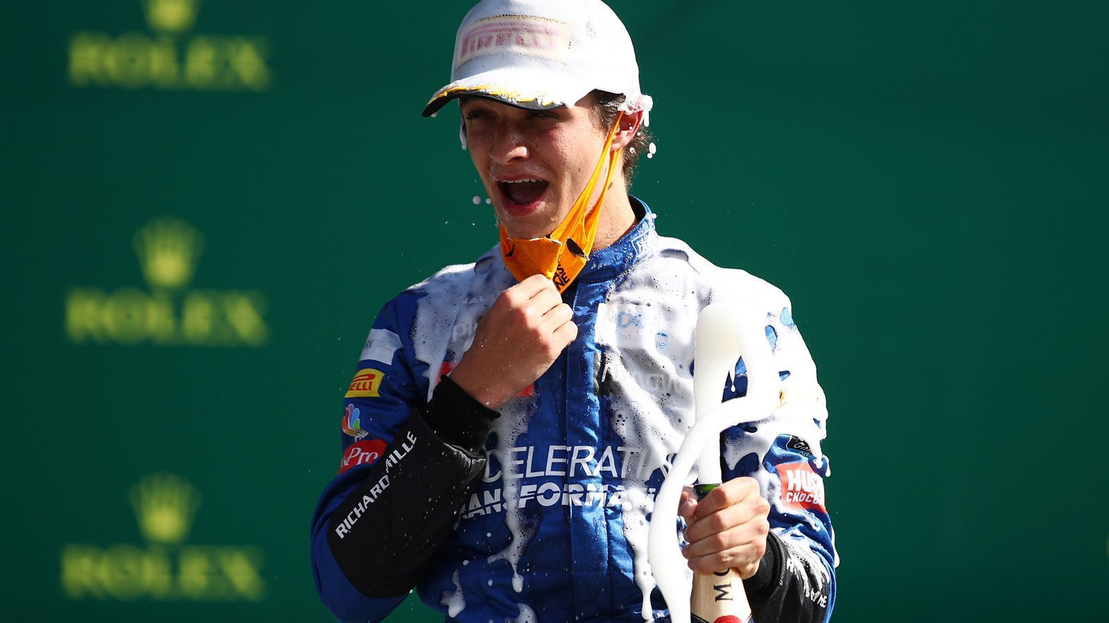 
                <strong>Platz 6: Lando Norris</strong><br>
                Der Youngster ist der Shooting Star des Saisonstarts! Nach einem starken Auftritt beim ersten Rennen in Österreich, lieferte Norris auch beim zweiten Rennen ab und überholte beide Racing Points in der letzten Runde. Norris besticht mit mutigen Überholmanövern und seiner Unbekümmertheit, so sieht die Zukunft des jungen Briten rosig aus. Durch Red Bulls Ausfälle beim ersten Rennen belegt Norris sogar den dritten Platz der Fahrerwertung. 
              