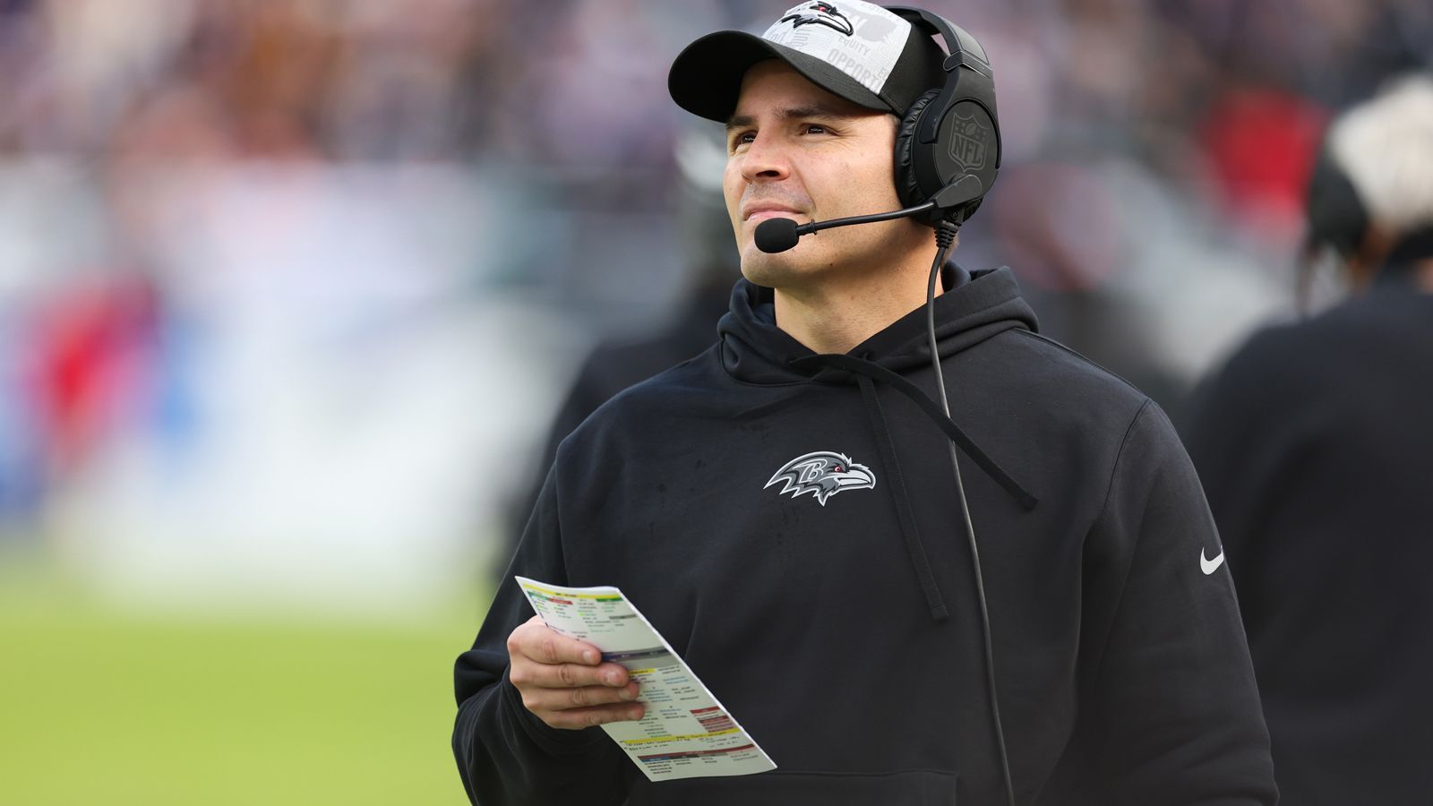 <strong>Seattle Seahawks: Verpflichtung von Mike Macdonald als Head Coach<br></strong>Pete Carroll hat bei den Seahawks eine Ära geprägt, keine Frage. Dennoch könnte den Seahawks frischer Wind nach vielen Carroll-Jahren gut tun. Mike Macdonald zählte vergangene Saison mit seinem kreativen Scheme zu den besten Defensive Coordinators der Liga und findet einen weitestgehend gut aufgestellten Kader vor.&nbsp;