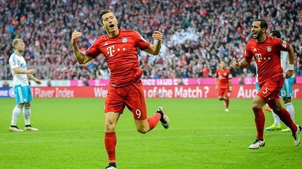 
                <strong>Robert Lewandowski (FC Bayern München)</strong><br>
                Robert Lewandowski (FC Bayern München): Lange Zeit mindestens genauso unauffällig wie Mario Götze. War so gut wie nicht zu sehen. Nur einmal: Nach knapp einer halben Stunde prüfte er Schalkes Keeper Ralf Fährmann mit einem Kopfball. Der konnte parieren – und Lewandowski tauchte wieder ab. Und dann? Ja, dann war er in alter Torjägermanier mal wieder zwei Mal zur Stelle. So muss das sein. Stark. ran-Note: 2.
              