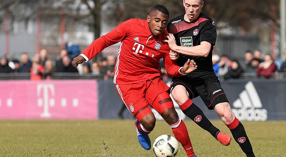 
                <strong>Franck Evina</strong><br>
                Neben dem Defensiv-Duo brilliert im Team von Bayerns U17-Trainer Tim Walter vor allem Stürmer Franck Evina. Der Kameruner hat an den bisherigen 24 Spieltagen bereits 21 Treffer erzielt und zeichnet damit für fast ein Drittel der Bayern-Tore verantwortlich.
              